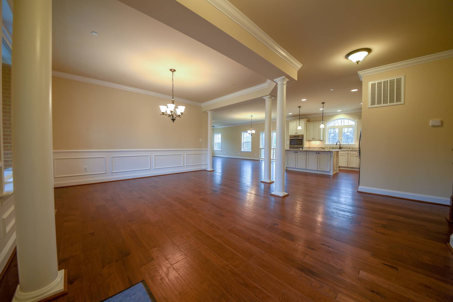 Foyer/Dining Room 